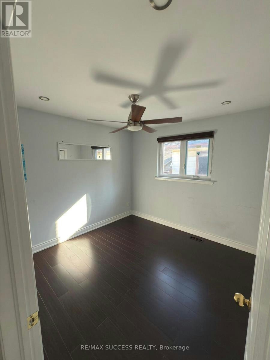 3043 Coral Drive, Mississauga, ON, L4T 1Z2 - 3