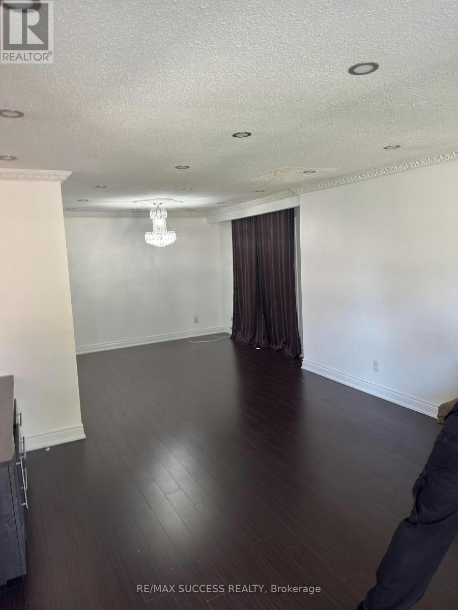 3043 Coral Drive, Mississauga, ON, L4T 1Z2