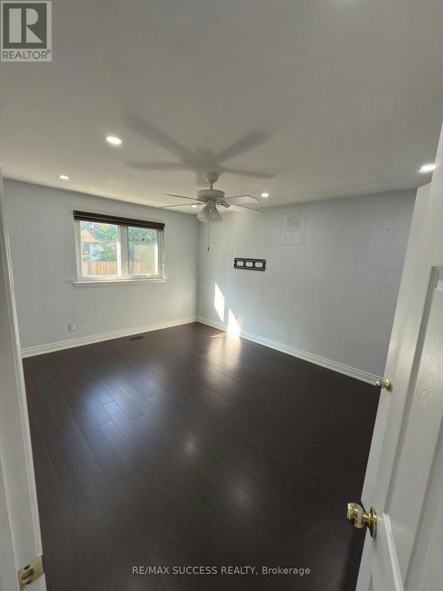 3043 Coral Drive, Mississauga, ON, L4T 1Z2 - 2