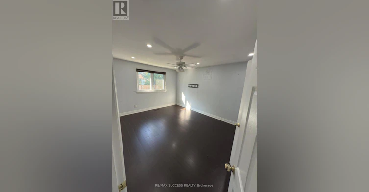 3043 Coral Drive, Mississauga, ON, L4T 1Z2 - 2
