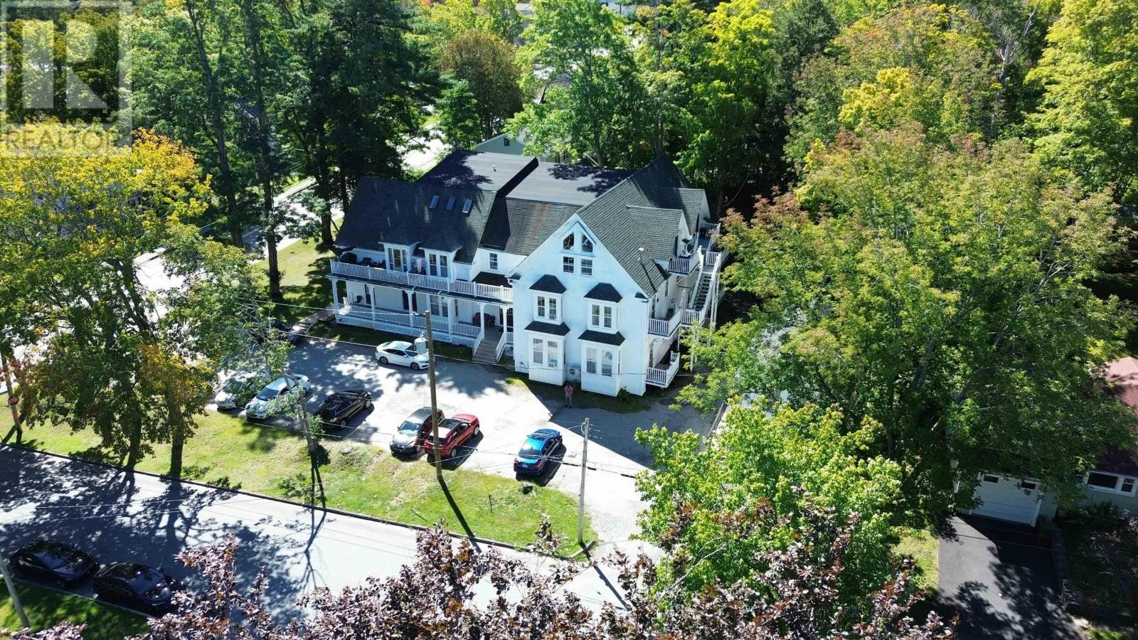 11 Churchill 98 Dufferin Street Street, Bridgewater, NS, B4V 1R8