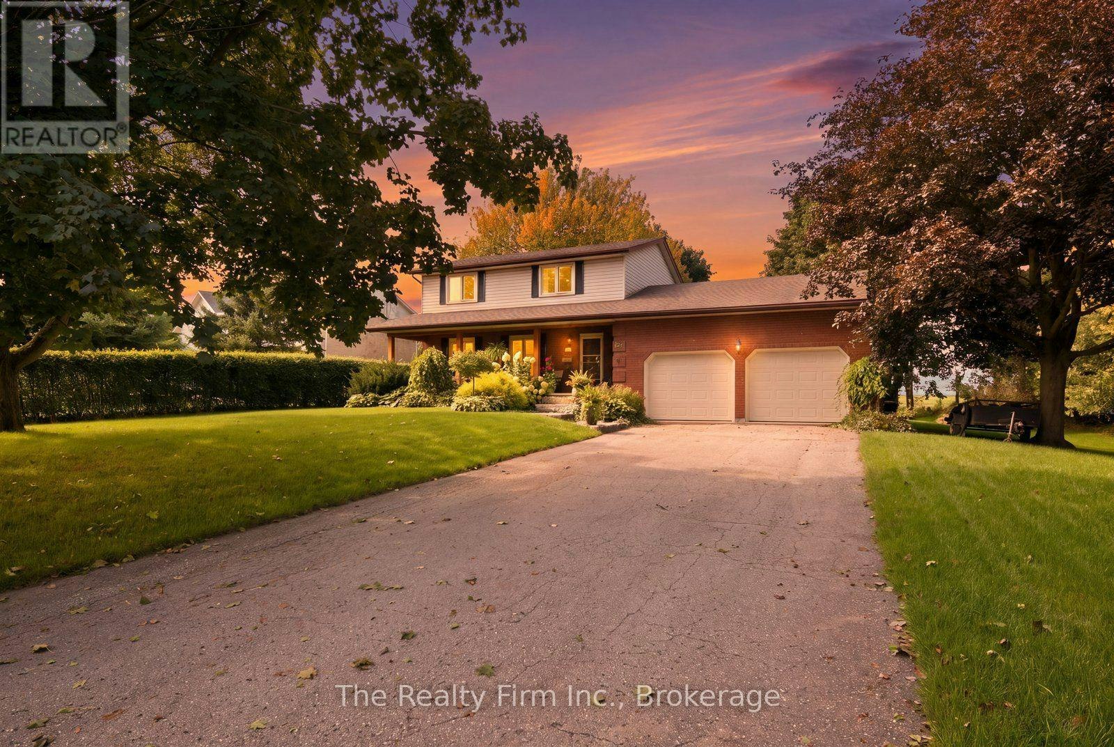 102 Glenn Avenue N, Oxford Station, ON, N4S 7V6