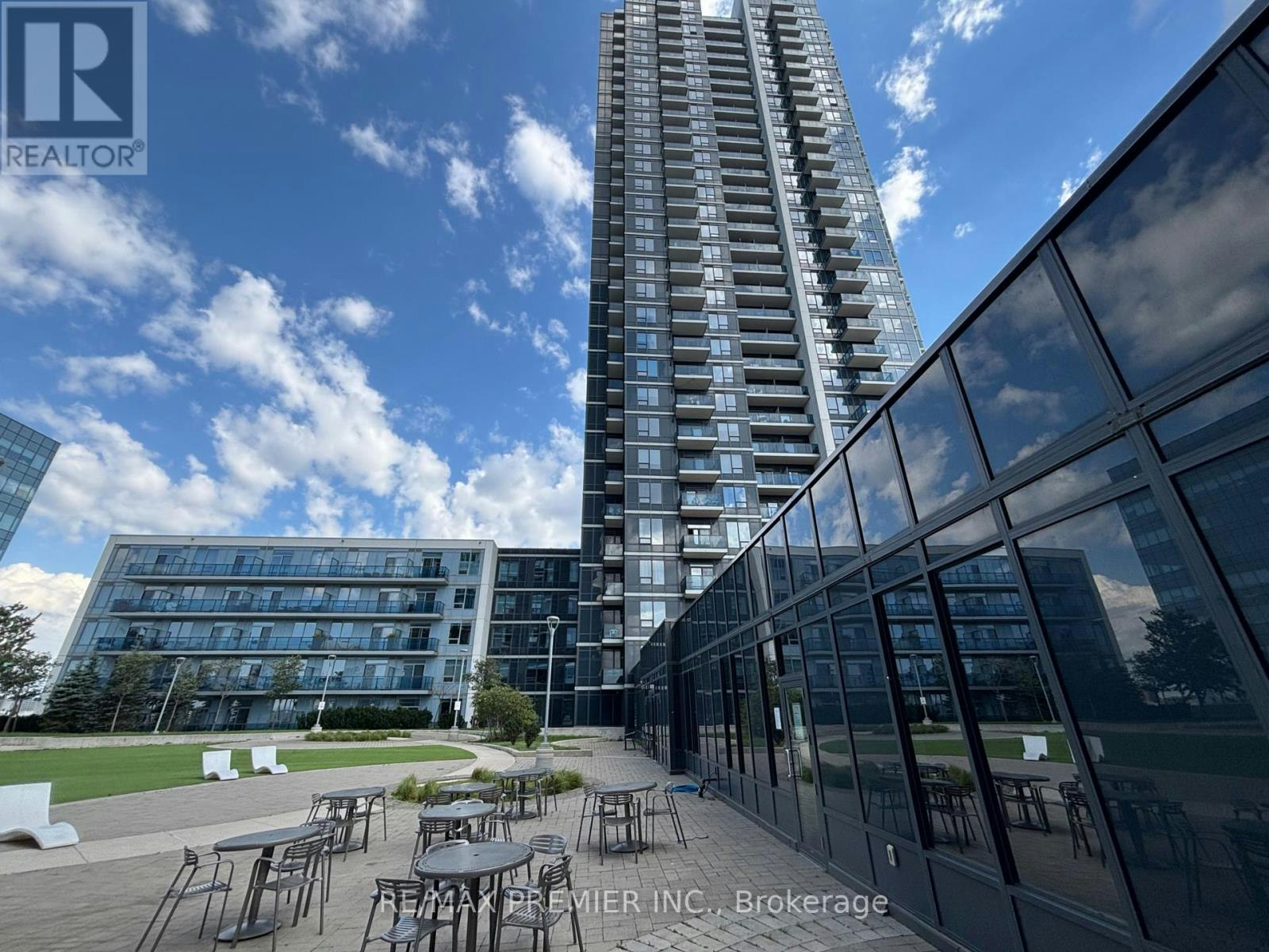2205-3600 7 Highway Drive, Vaughan, ON, L4L 0G7 3