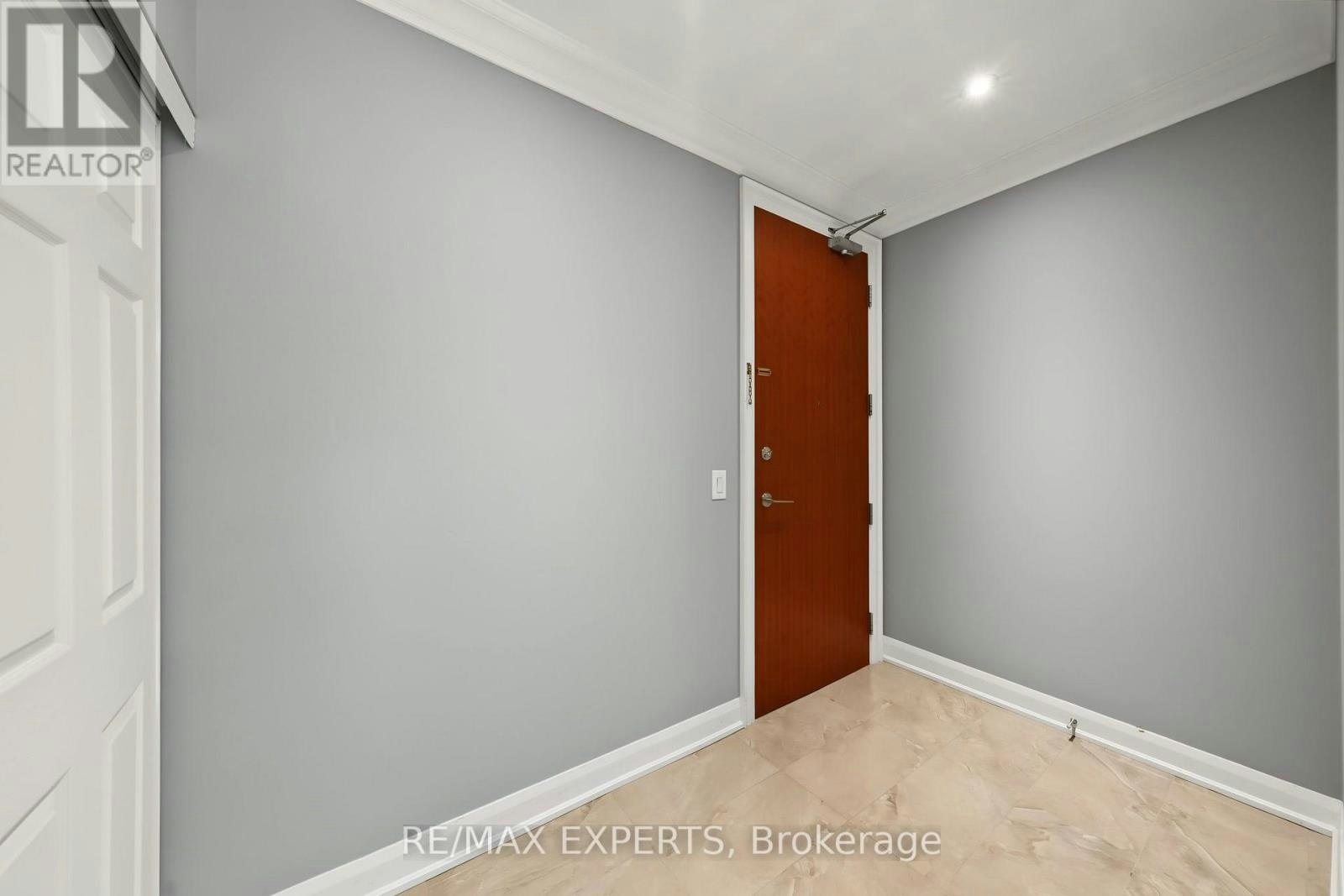 204-4700 7 Highway, Vaughan, ON, L4L 0B8