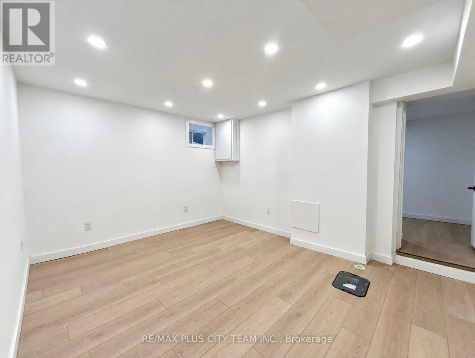 LOWER-148 Ascot Avenue, Toronto, ON, M6E 1G4 - 11