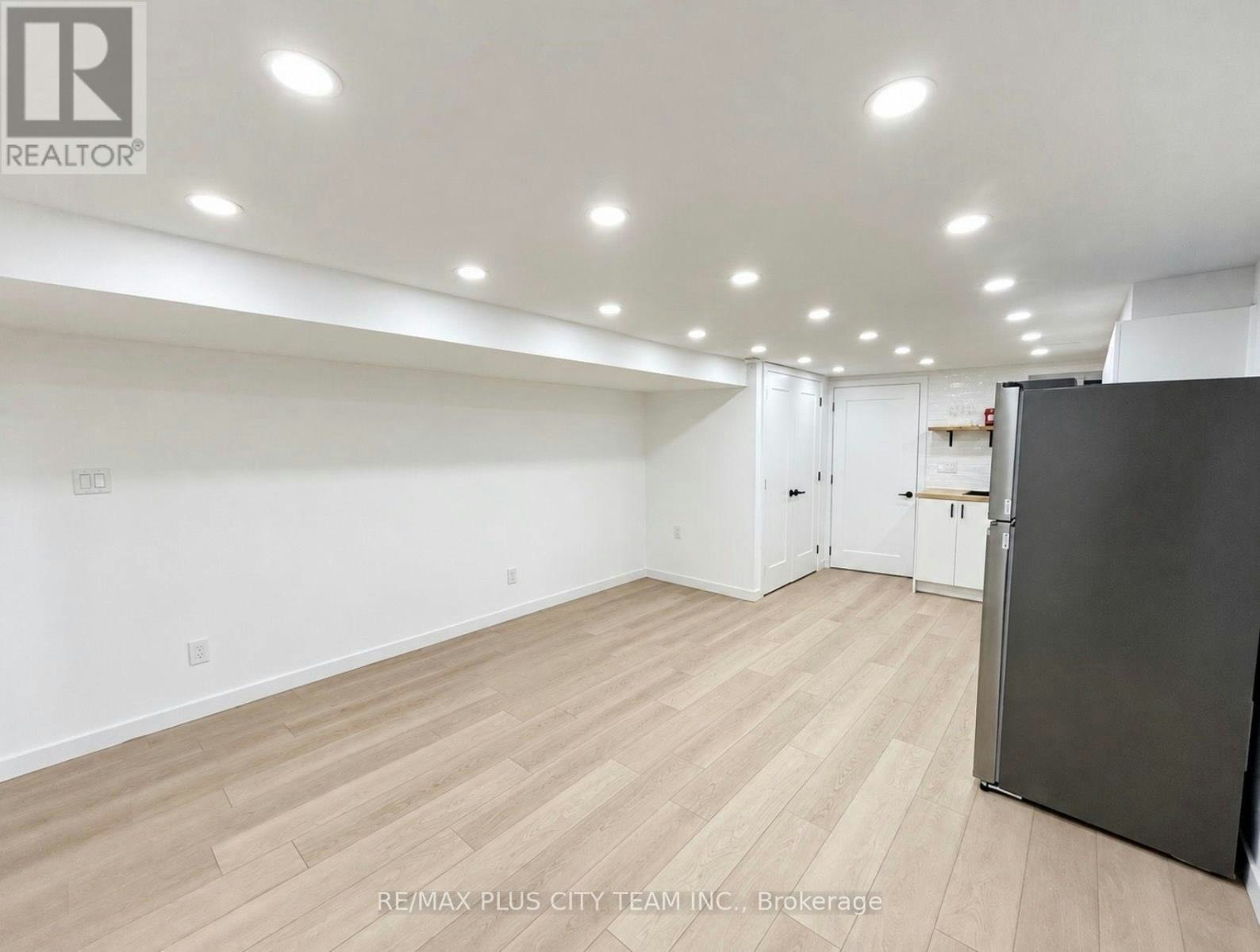 LOWER-148 Ascot Avenue, Toronto, ON, M6E 1G4 - 4