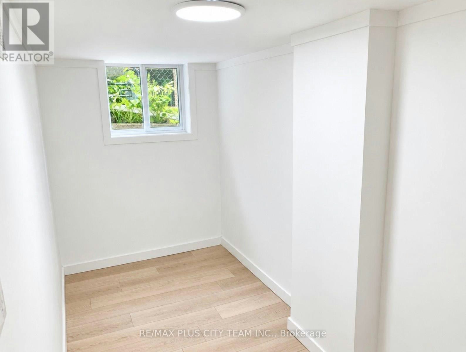 LOWER-148 Ascot Avenue, Toronto, ON, M6E 1G4 - 14