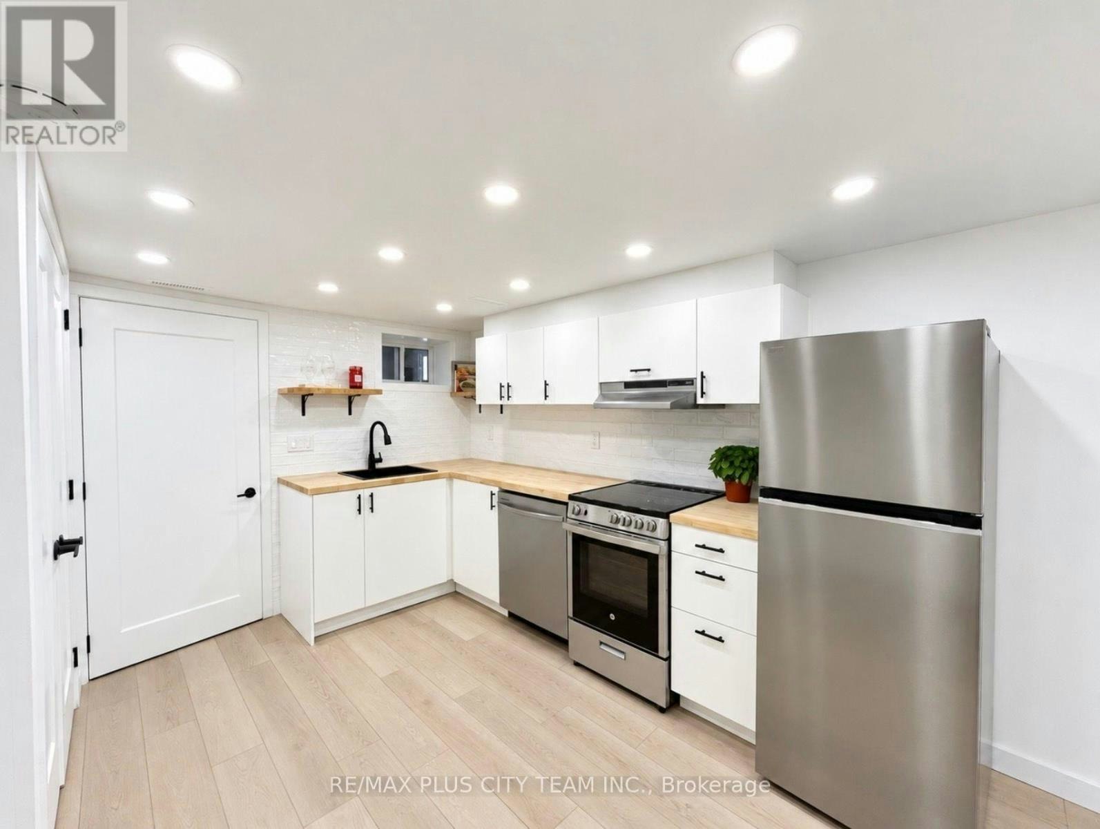 LOWER-148 Ascot Avenue, Toronto, ON, M6E 1G4 - 6