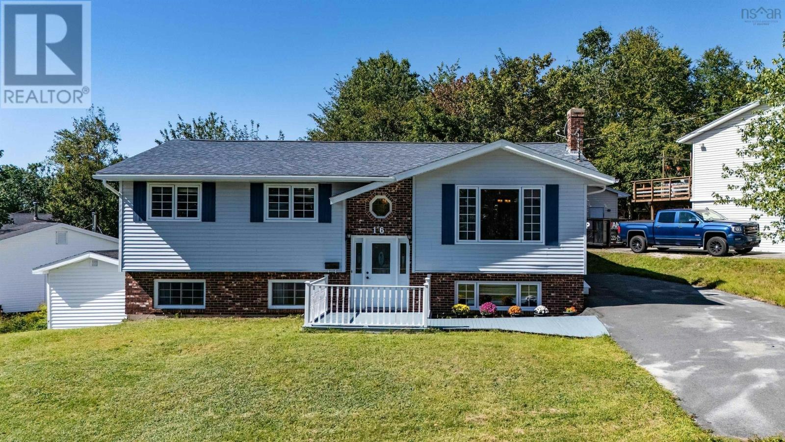16 Rothsay Court, Lower Sackville, NS, B4C 3W6