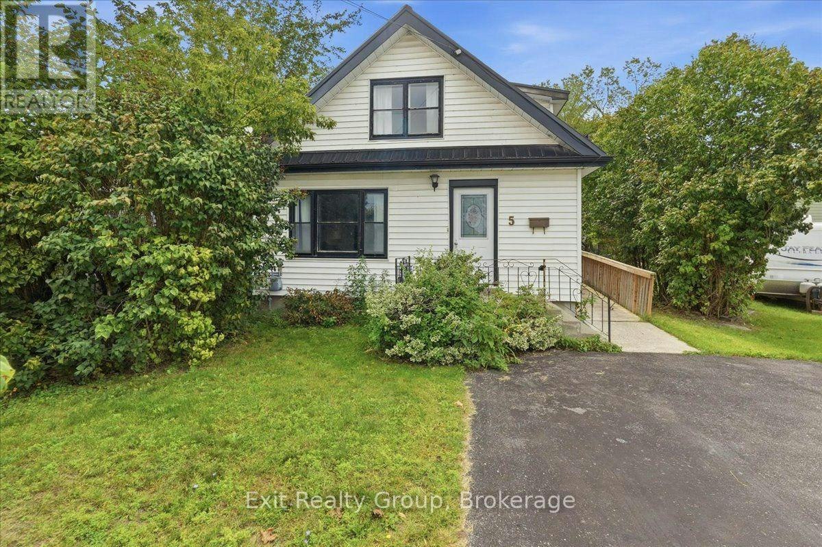 5 Charlotte Street, Quinte West, ON, K8V 2C1