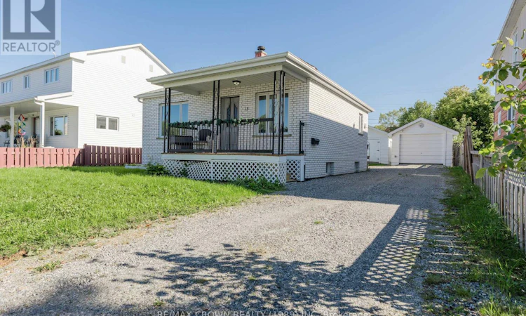 13 Pine Crescent