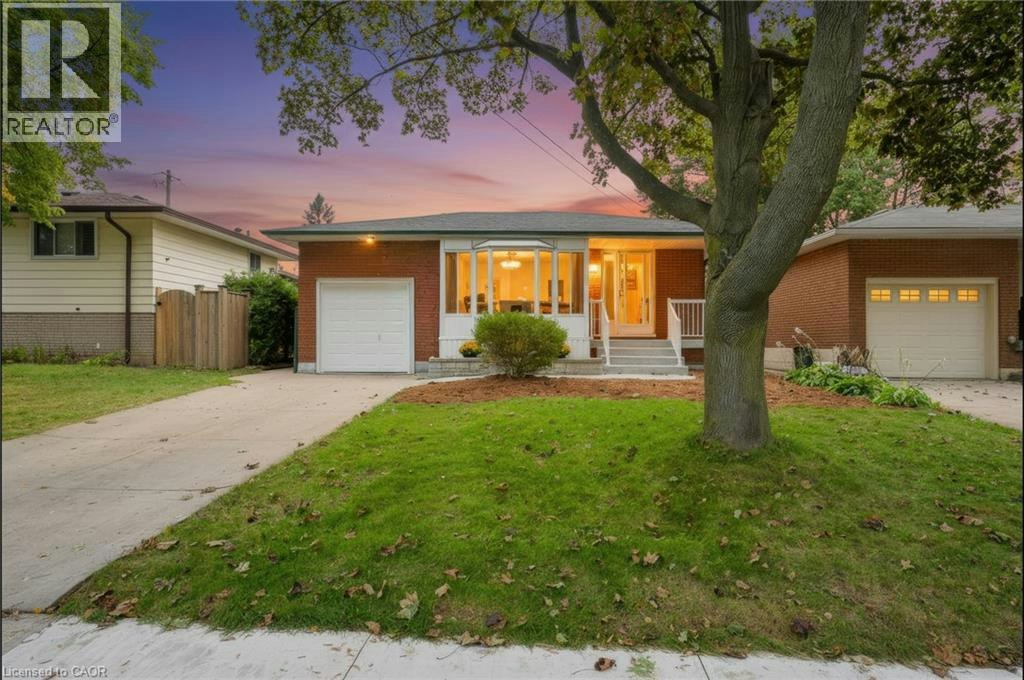 15 Clearwater Drive, Hamilton, ON, L9C 2K1