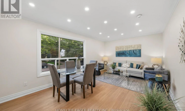 82 Scarborough Heights Boulevard