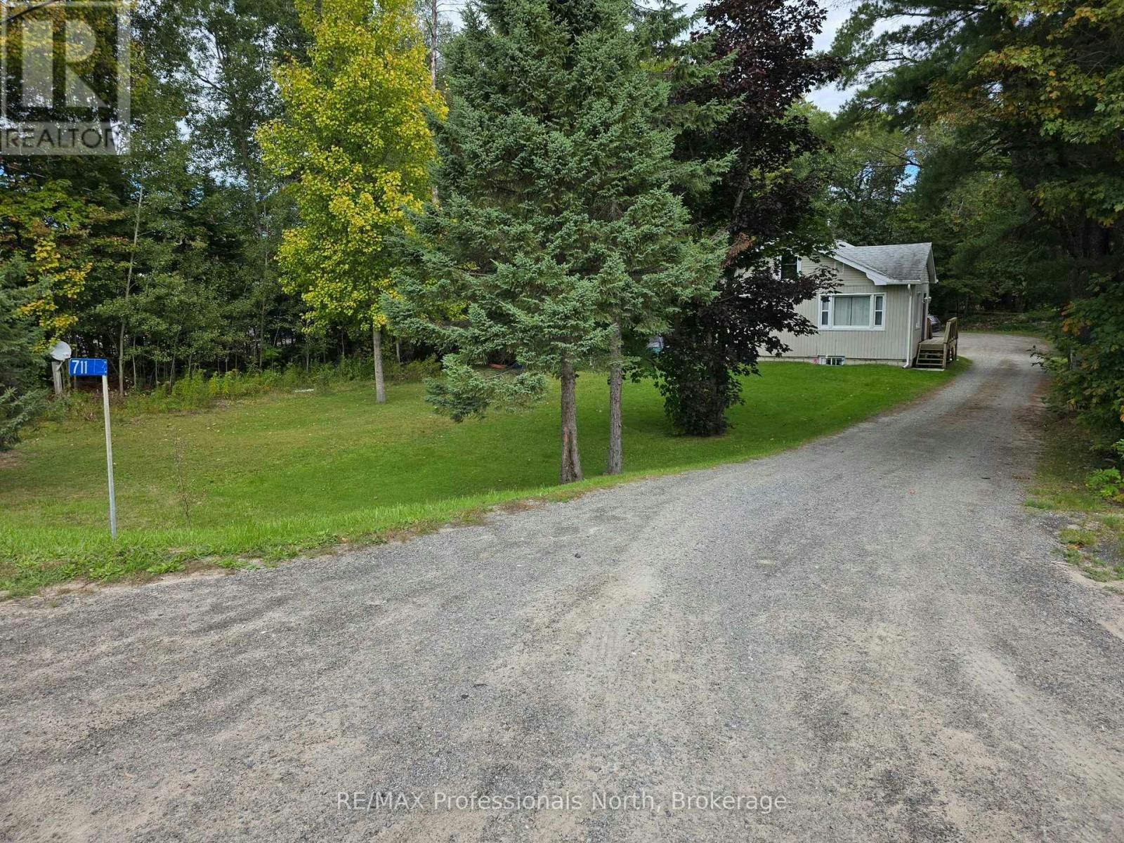 711 Muskoka 3 Road N, Huntsville, ON, P1H 1E1