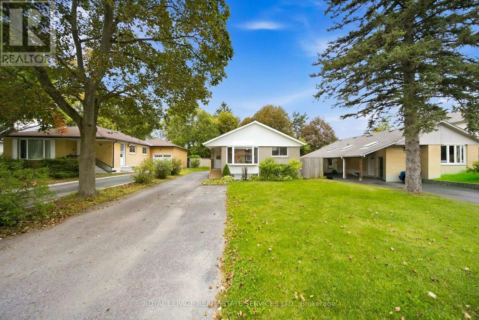 MAIN-6 Corbett Crescent, Aurora, ON, L4G 2G1