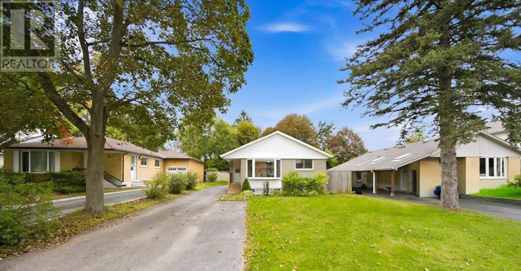 MAIN-6 Corbett Crescent, Aurora, ON, L4G 2G1