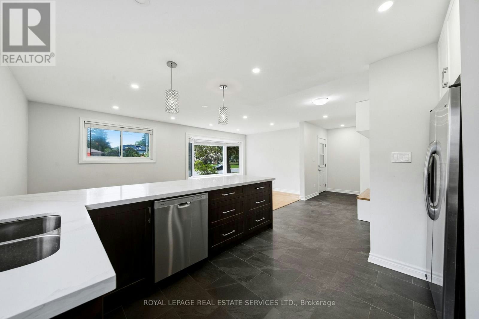 MAIN-6 Corbett Crescent, Aurora, ON, L4G 2G1 - 17