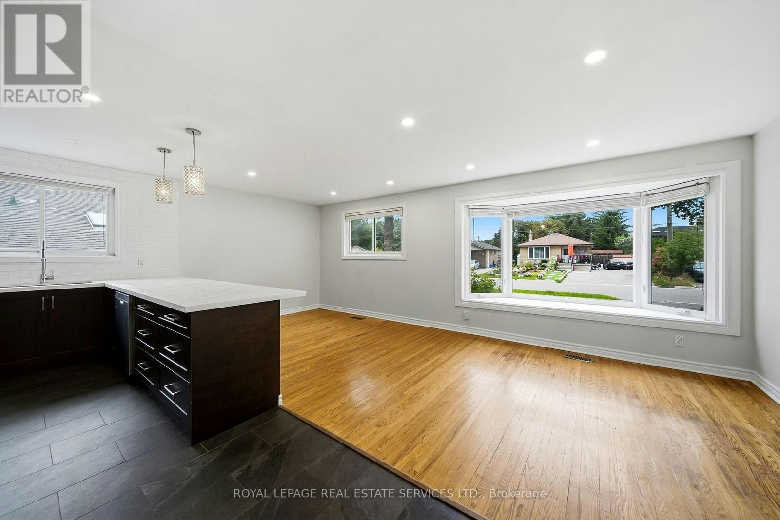 MAIN-6 Corbett Crescent, Aurora, ON, L4G 2G1 - 7