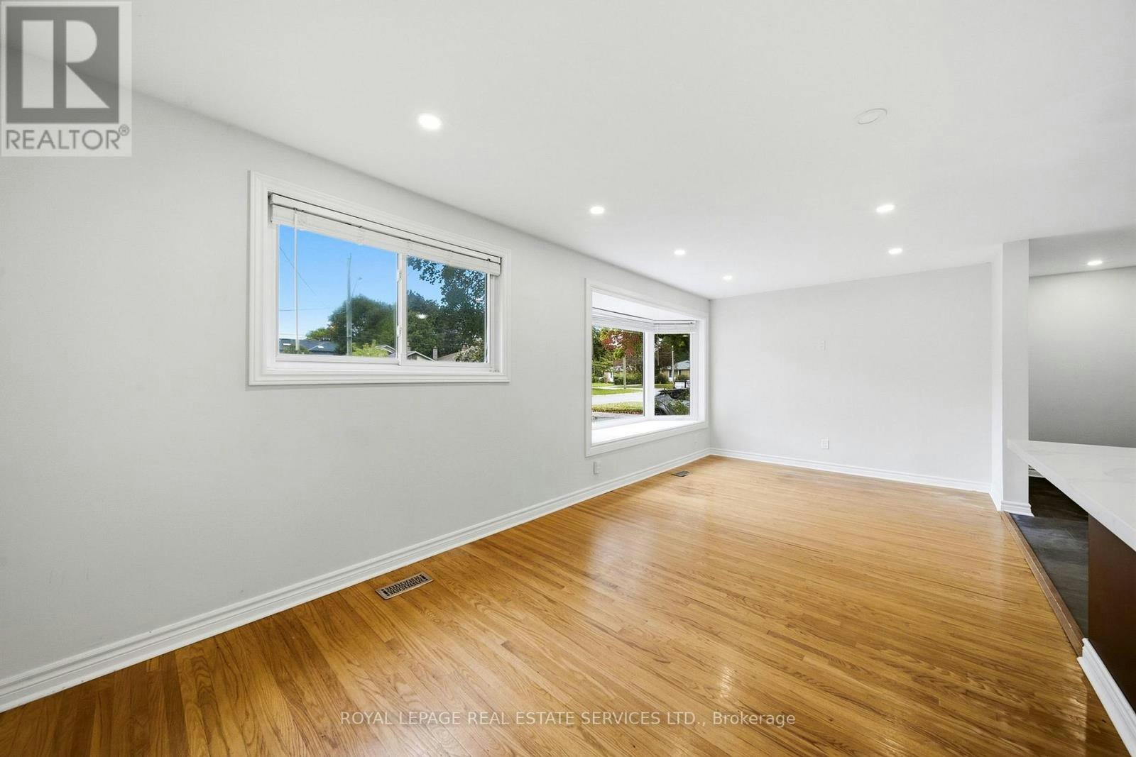 MAIN-6 Corbett Crescent, Aurora, ON, L4G 2G1 - 12
