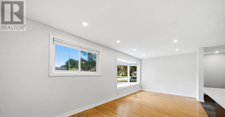 MAIN-6 Corbett Crescent, Aurora, ON, L4G 2G1 - 12