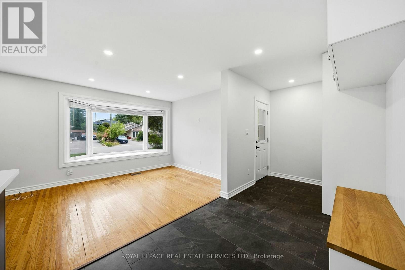 MAIN-6 Corbett Crescent, Aurora, ON, L4G 2G1 - 6
