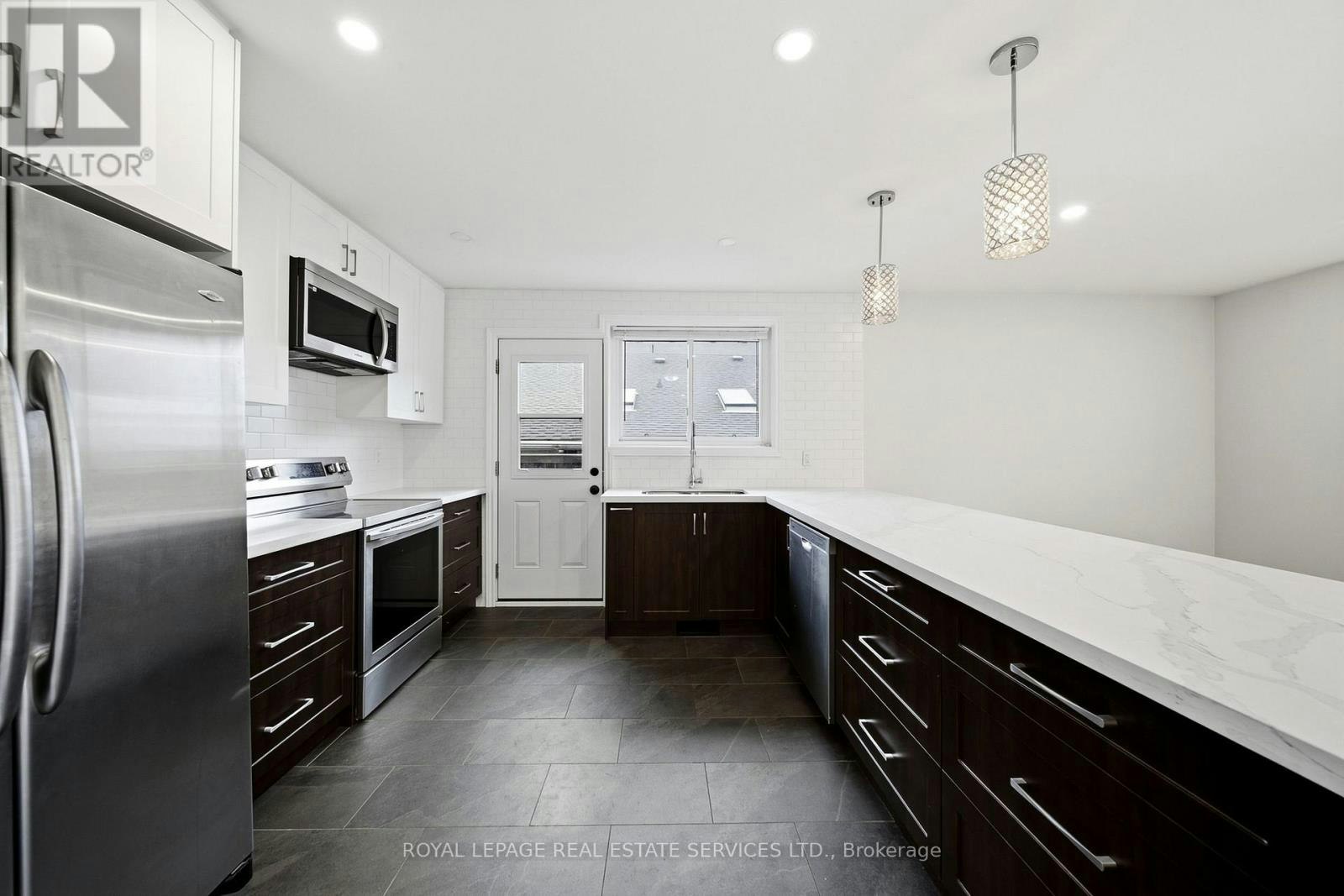 MAIN-6 Corbett Crescent, Aurora, ON, L4G 2G1 - 15