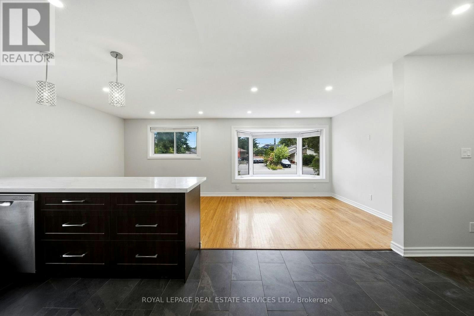 MAIN-6 Corbett Crescent, Aurora, ON, L4G 2G1 - 8