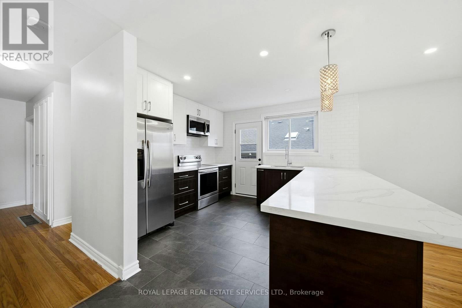 MAIN-6 Corbett Crescent, Aurora, ON, L4G 2G1 - 16