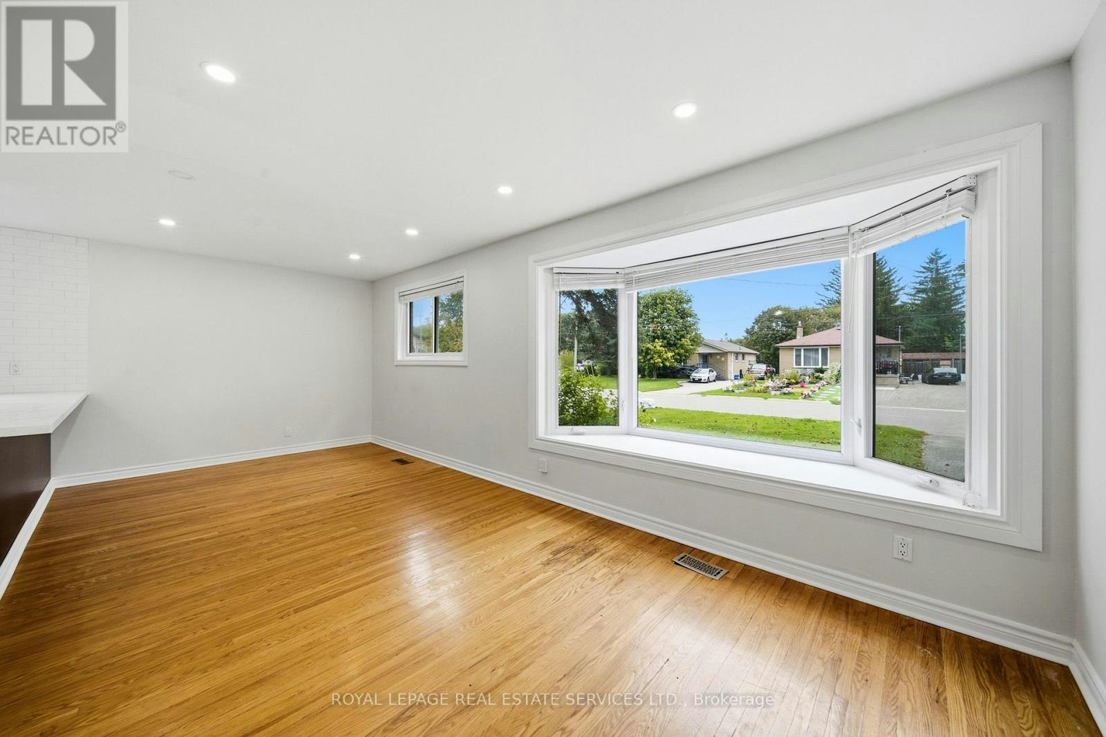 MAIN-6 Corbett Crescent, Aurora, ON, L4G 2G1 - 9