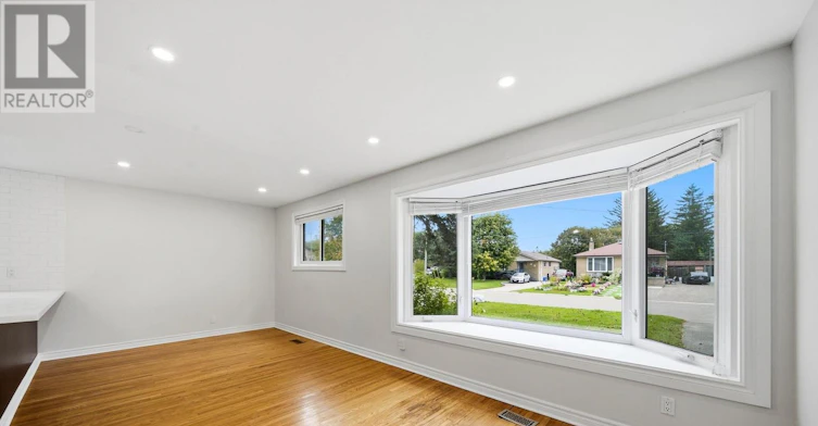 MAIN-6 Corbett Crescent, Aurora, ON, L4G 2G1 - 9