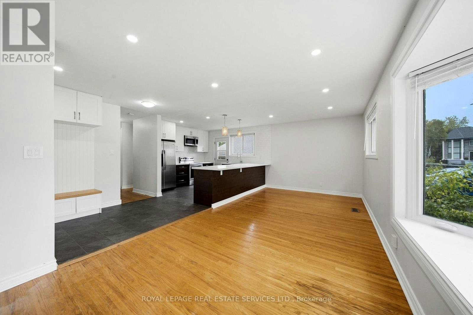 MAIN-6 Corbett Crescent, Aurora, ON, L4G 2G1 - 10