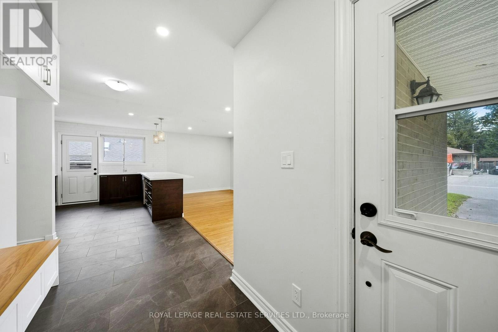 MAIN-6 Corbett Crescent, Aurora, ON, L4G 2G1 - 3