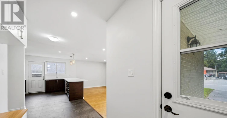 MAIN-6 Corbett Crescent, Aurora, ON, L4G 2G1 - 3