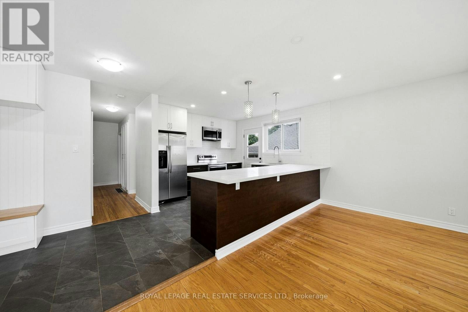 MAIN-6 Corbett Crescent, Aurora, ON, L4G 2G1 - 11