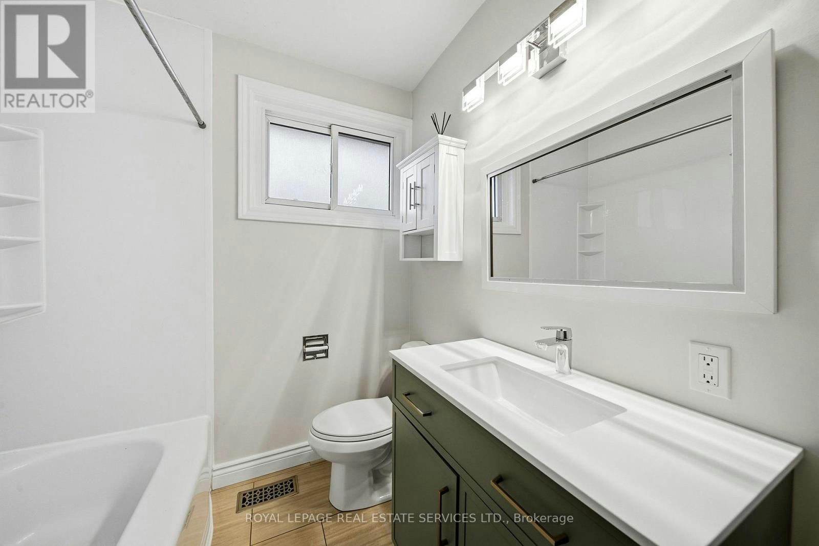 MAIN-6 Corbett Crescent, Aurora, ON, L4G 2G1 - 24