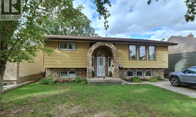 914 Duffield Street W