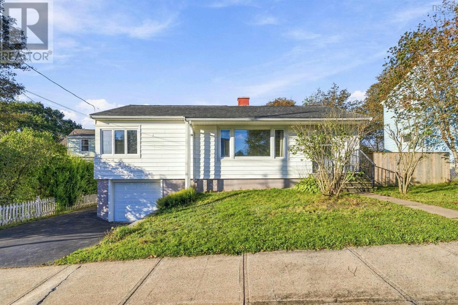 6881 Vaughan Avenue, Halifax, NS, B3L 2L9