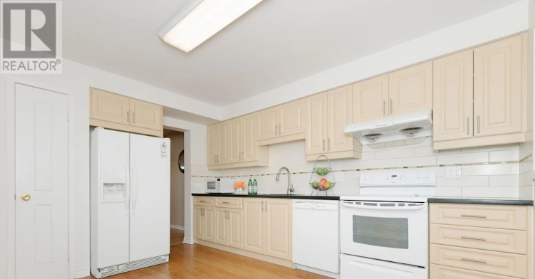 57 Gypsy Roseway, Toronto, ON, M2N 5Z1 - 2