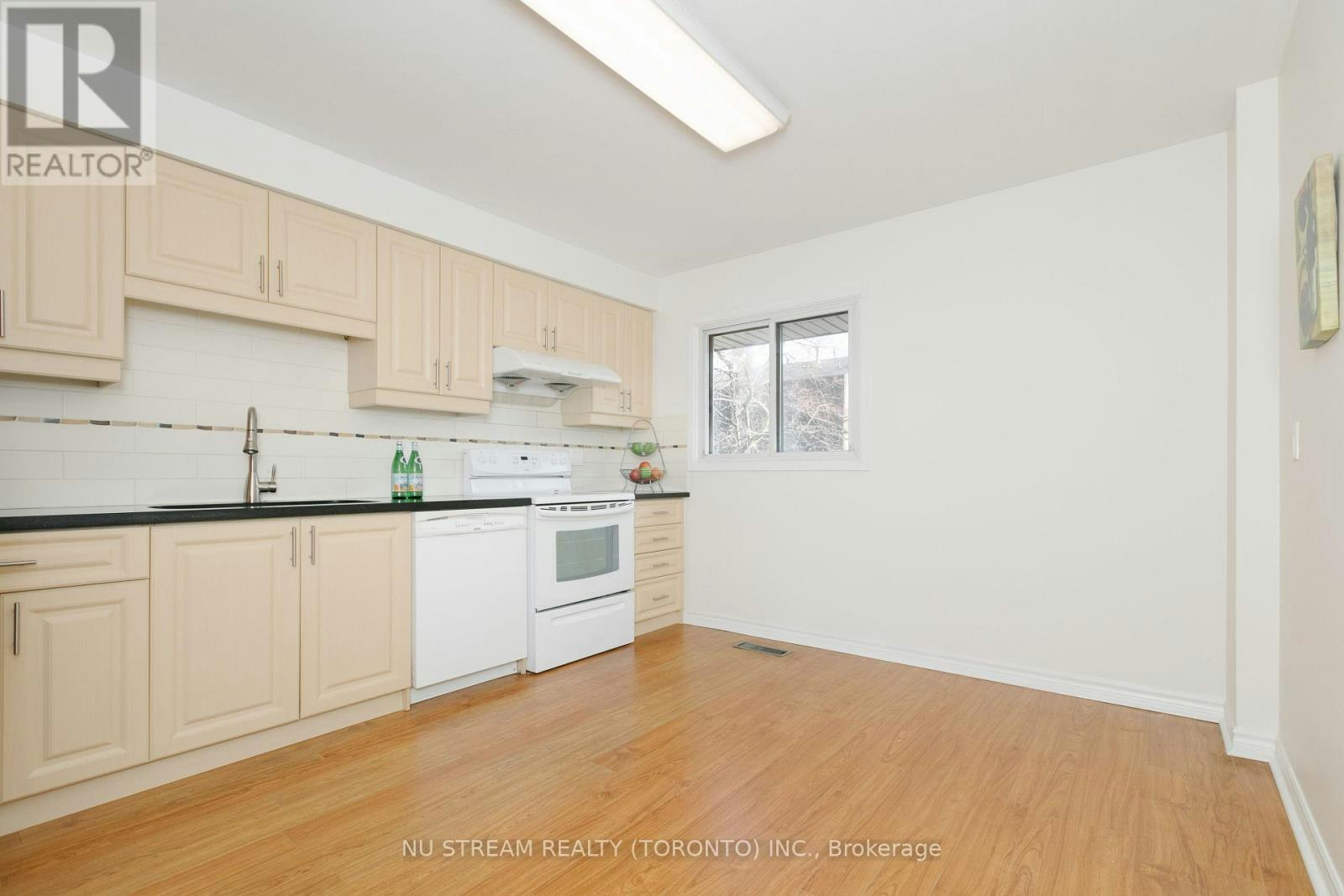57 Gypsy Roseway, Toronto, ON, M2N 5Z1 - 3