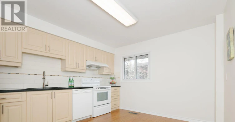 57 Gypsy Roseway, Toronto, ON, M2N 5Z1 - 3