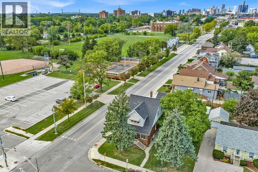 306 Foch, Windsor, ON, N8X 2V9