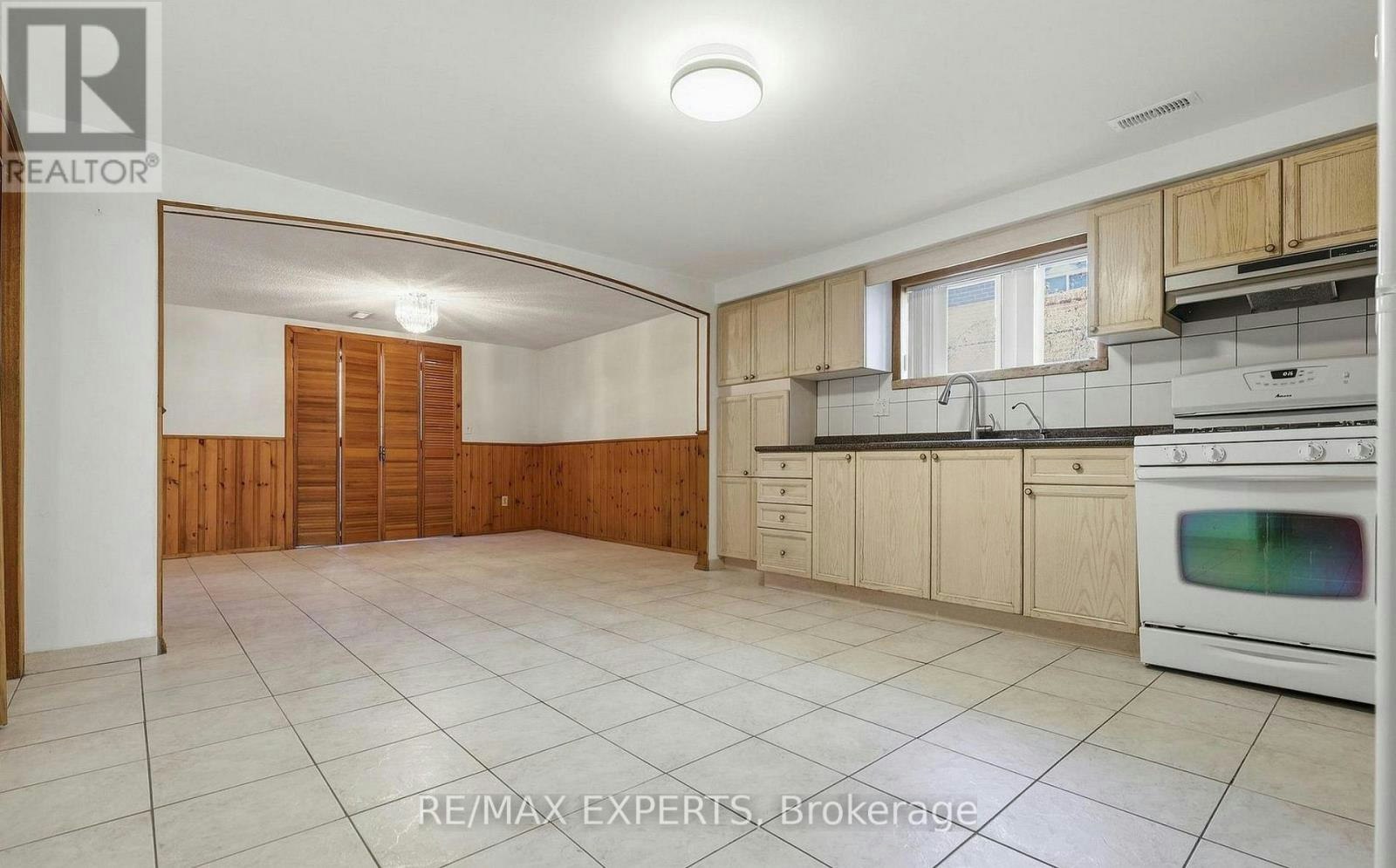 BSMT-228 Andrew Park, Vaughan, ON, L4L 1G2 5