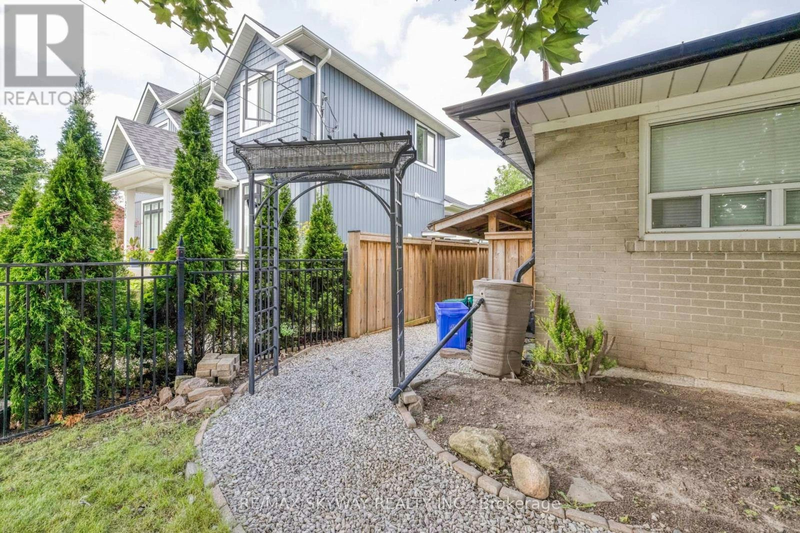 UPPER-279 Elmwood Crescent, Milton, ON, L9T 1C3 - 30