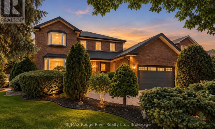 7 Lyndhurst Crescent
