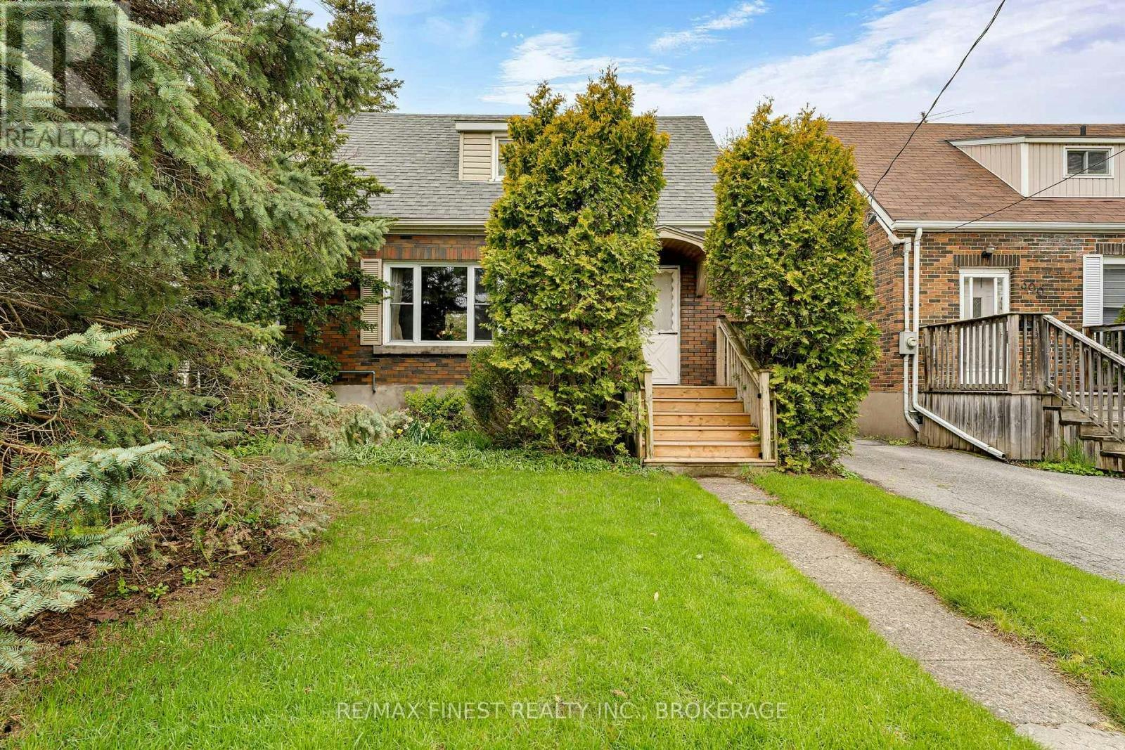 298 College Street, Kingston, ON, K7L 4M4