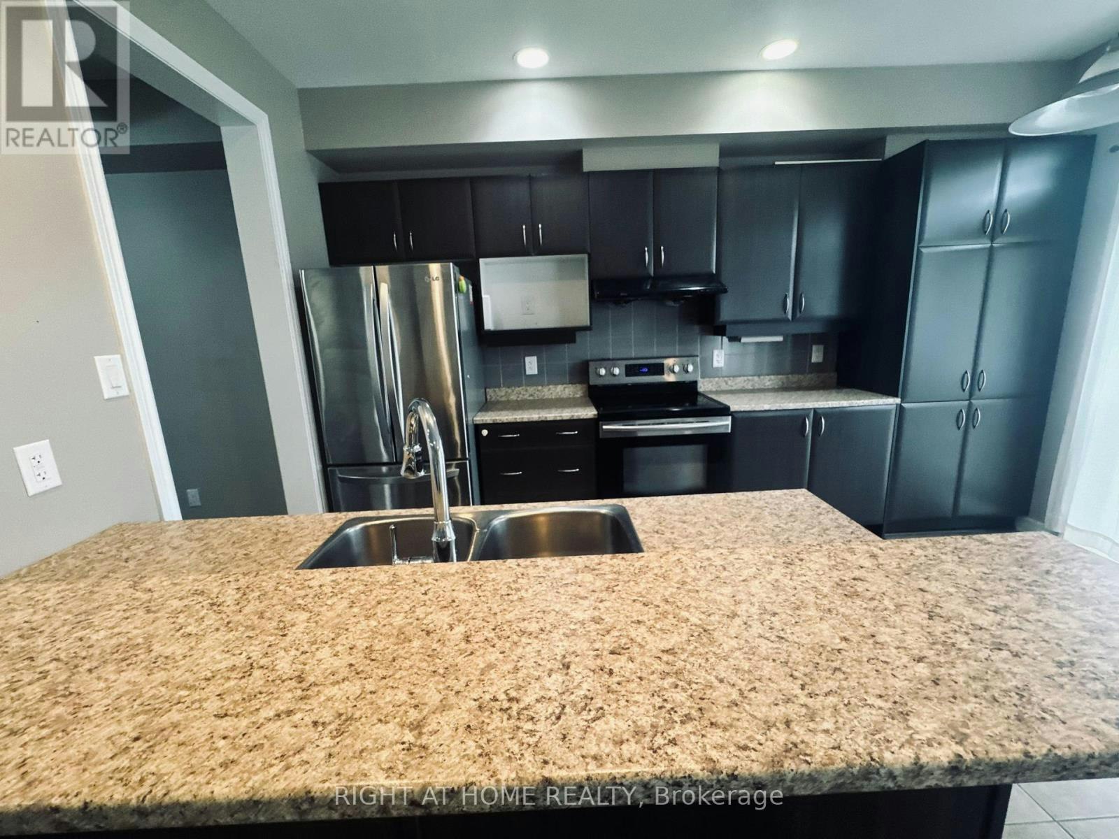 428 Foxhall Way, Ottawa, ON, K2M 0G1 - 6