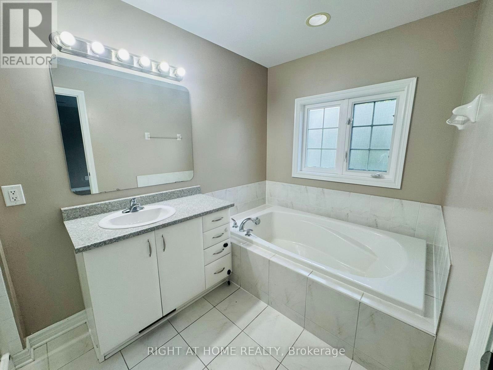 428 Foxhall Way, Ottawa, ON, K2M 0G1 - 26