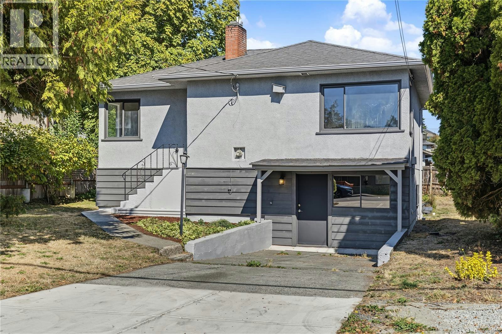 244 Regina Avenue, Saanich, BC, V8Z 1J5