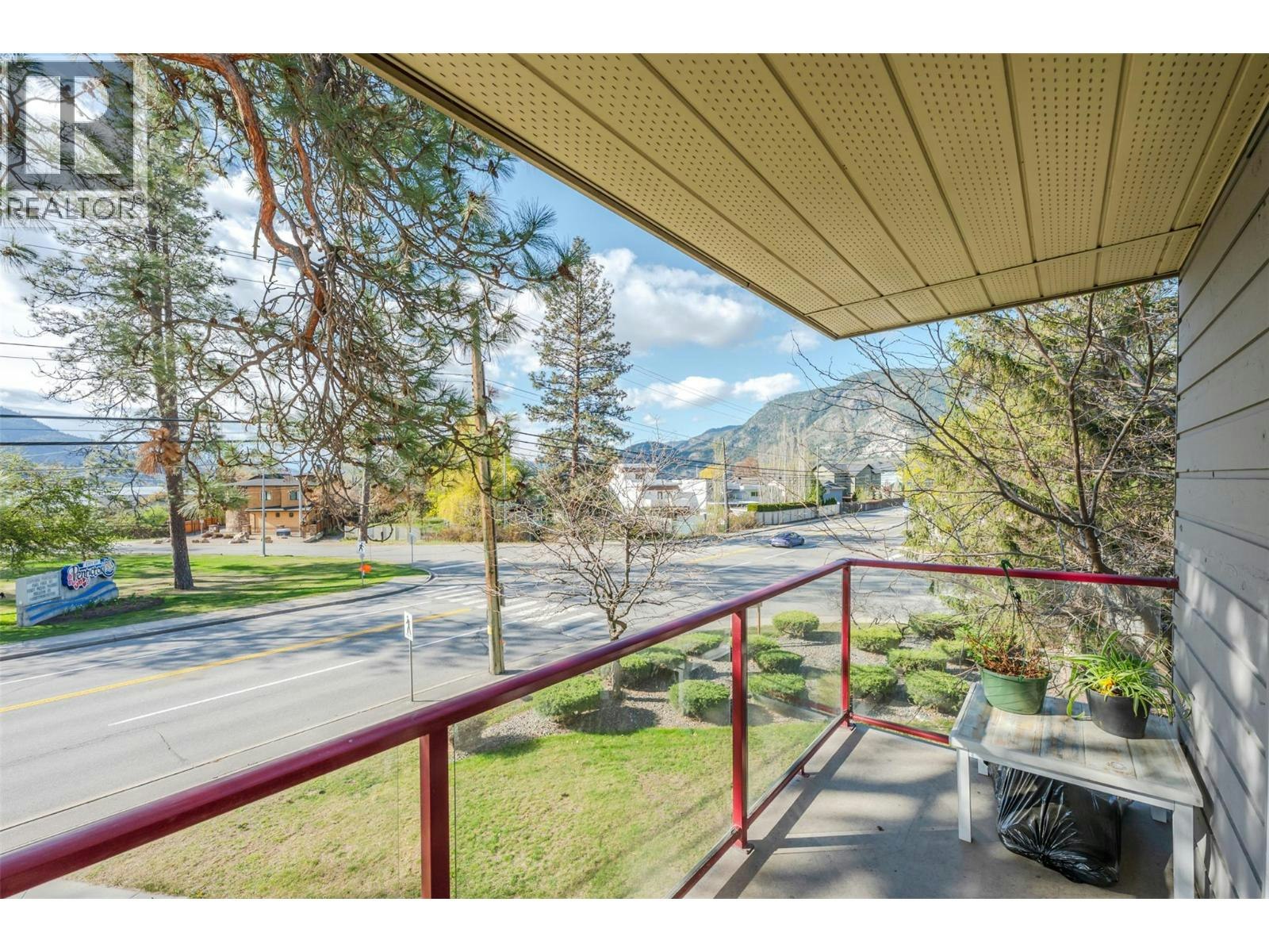303-110 Skaha Place, Penticton, BC, V2A 7L1