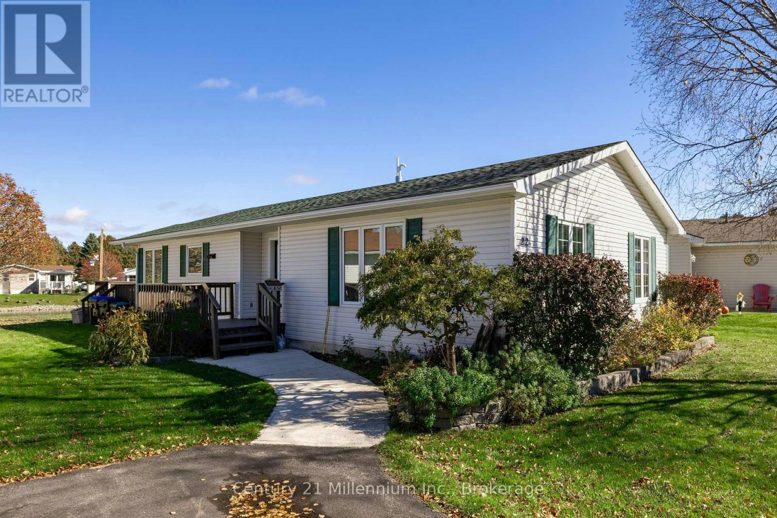 22 Indiana Avenue E, Wasaga Beach, ON, L9Z 3A8